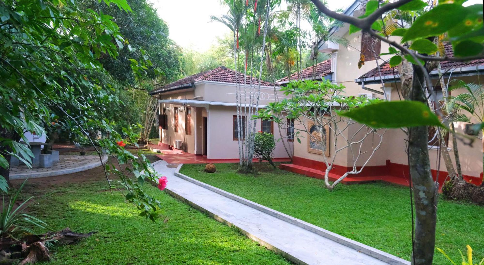Chandra Villa Ayurveda Resort ベントータ エクステリア 写真